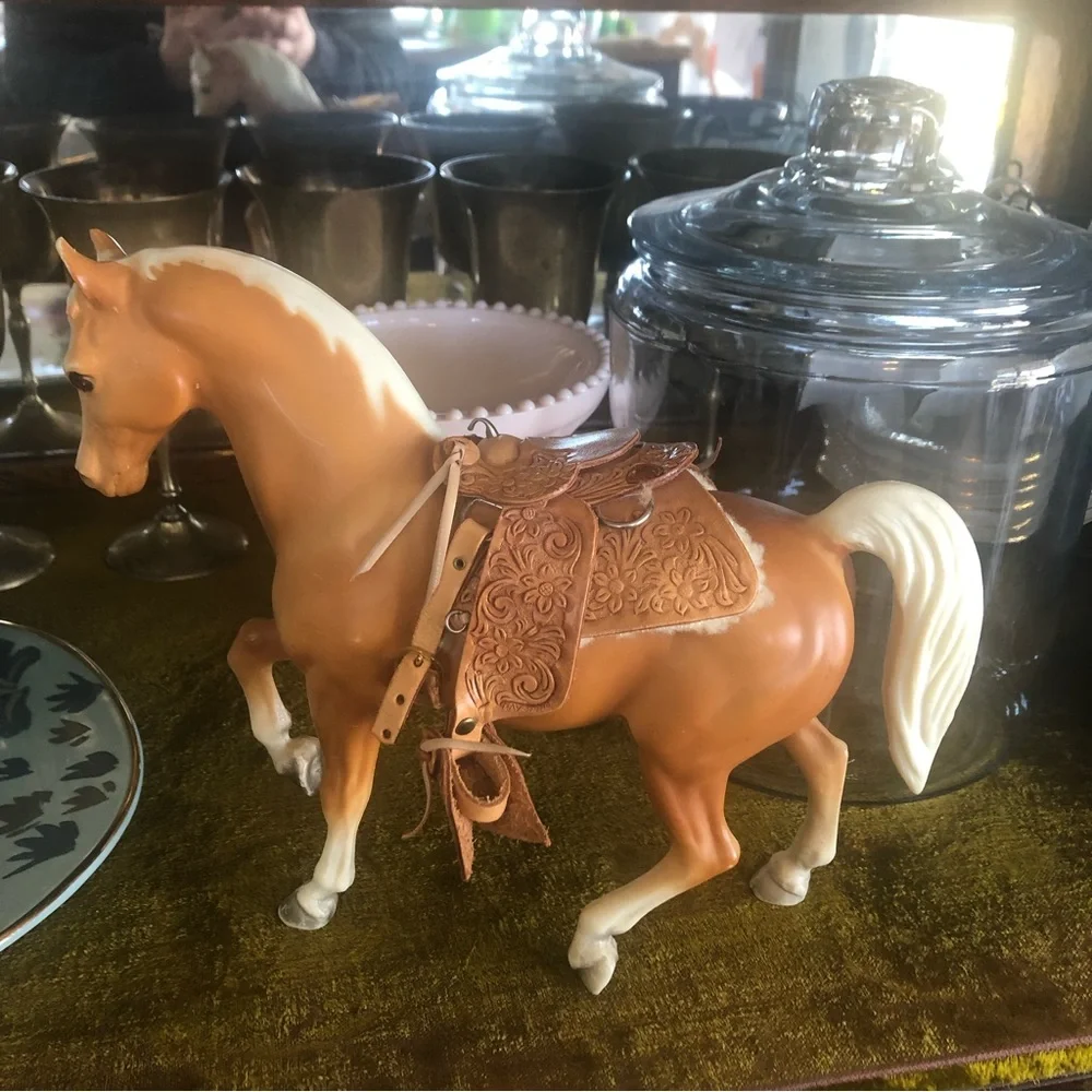 Vintage Breyer Mustang Western Bananza Palomino Horse